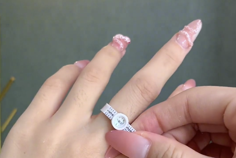 Accurately measure the ring size at home in 1 minute ✨ No more mistakes when buying rings online